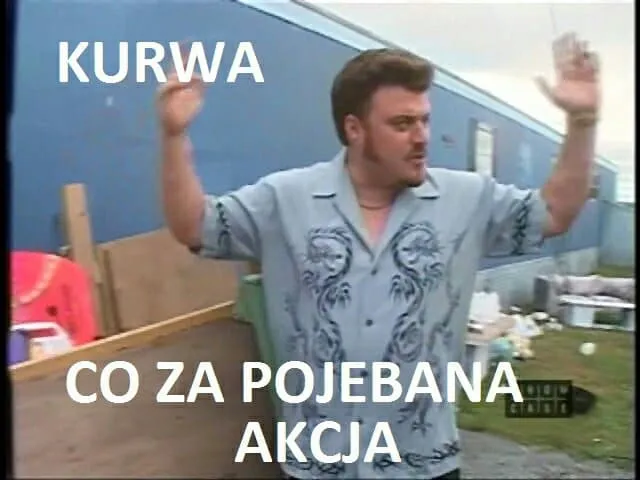 Mem z mężczyzną w koszuli ze smokami, który unosi ręce i wyraża oburzenie