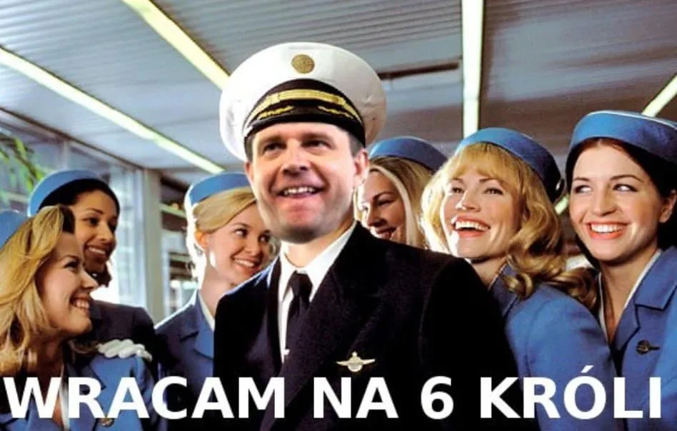 Mem z Ryszardem Petru w czapce pilota wśród stewardes, podpis Wracam na 6 króli
